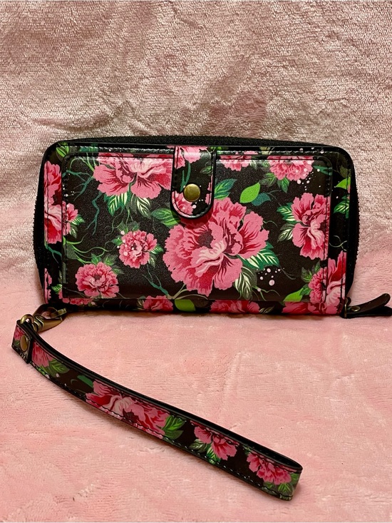 Boutique Fashion Handbags - Organizer Clutch/Wristlet/Wallet in Lovely “Floral Bloom” Pastern, EUC
